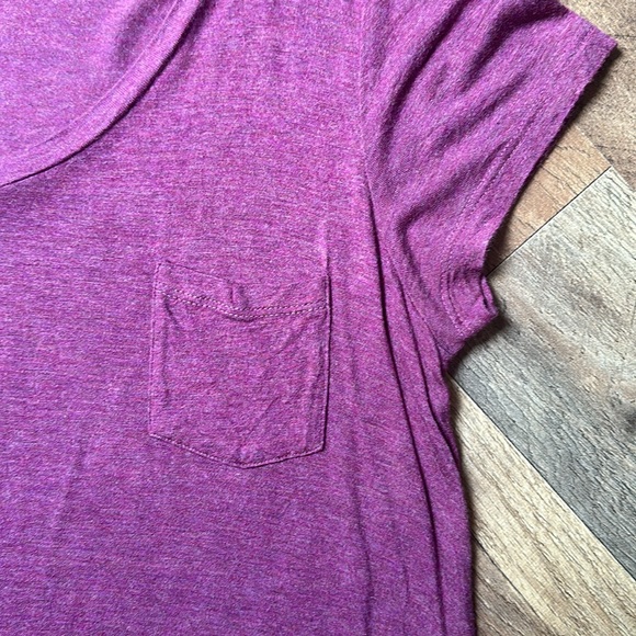 Femme V-Neck Pocket Tee- Large- Wine/Berry - Picture 3 of 4